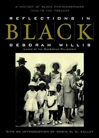 Reflections in Black: A History of Black Photographers 1840 to the Present, Paperback