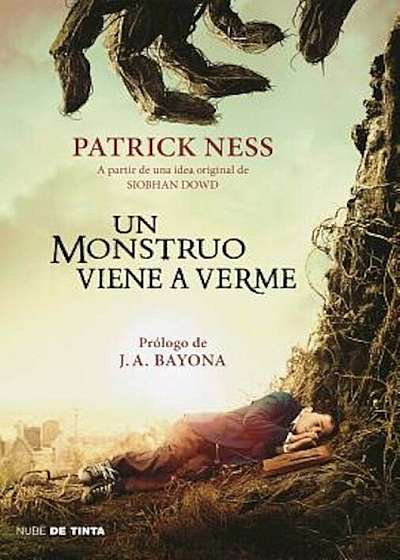 Un Monstruo Viene a Verme Mti / A Monster Calls: Inspired by an Idea from Siobhan Dowd ' Movie Tie-In, Paperback