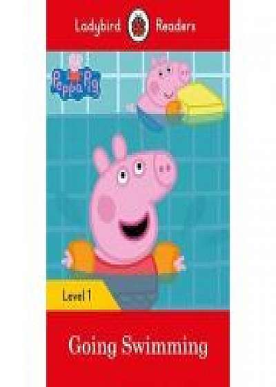 Peppa Pig Going Swimming. Ladybird Readers Level 1